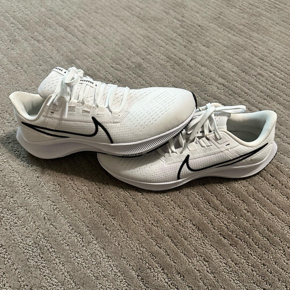 Women Size 9 Nike Sneakers